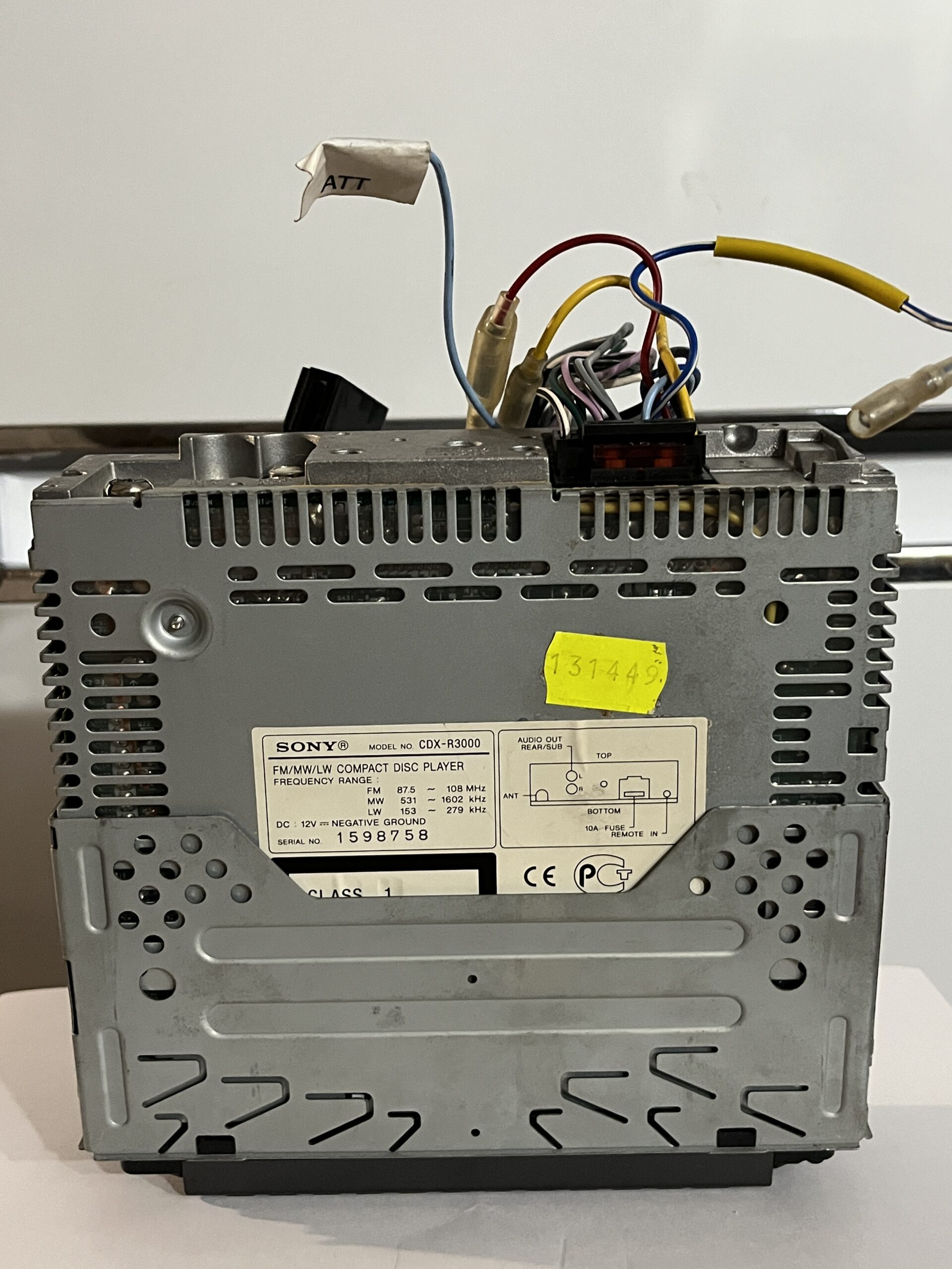 Sony CDX R3000 CD Player AM FM Radio