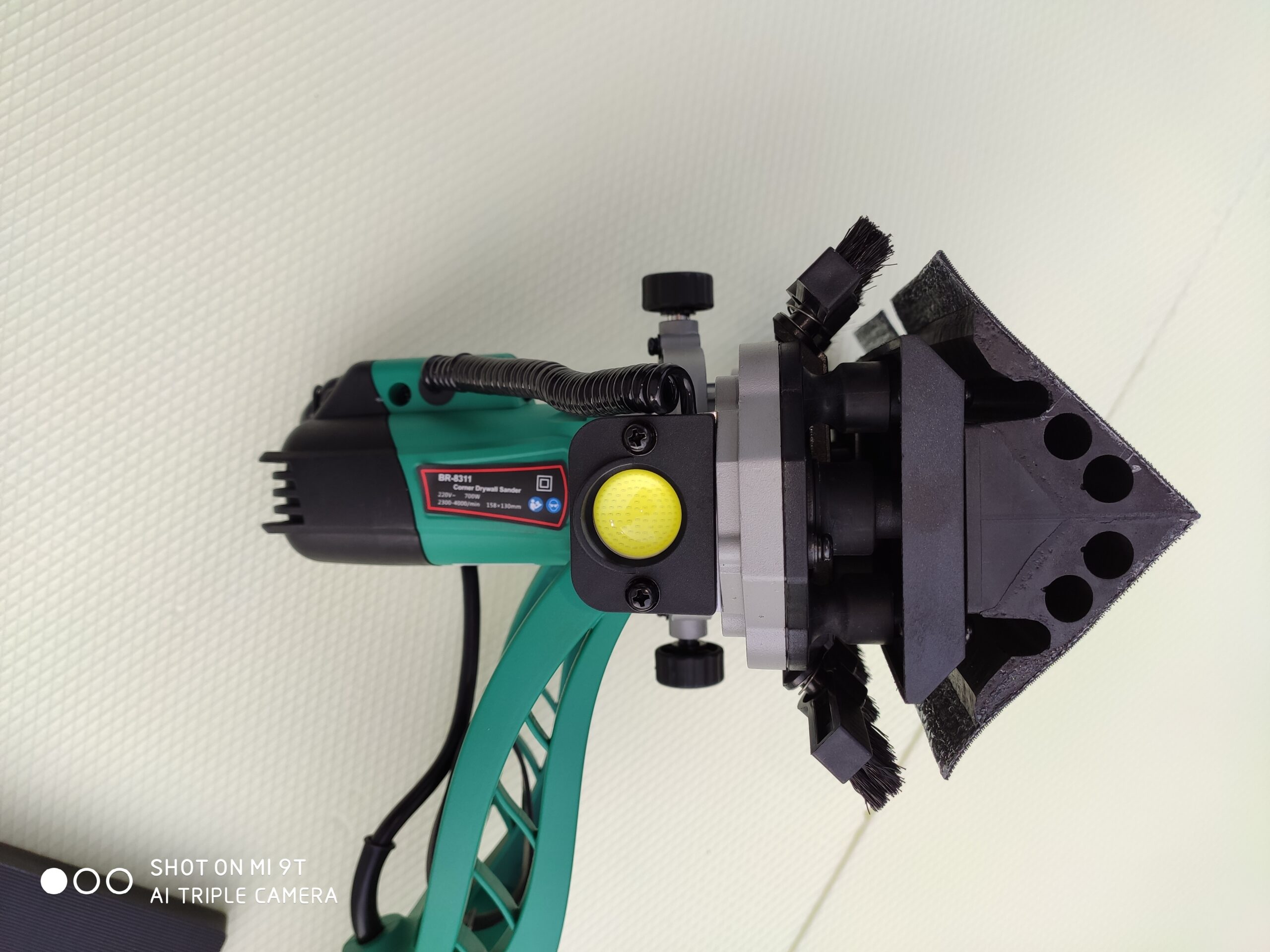 BR-8311 700W kolmnurkne kipsplaadi lihvija